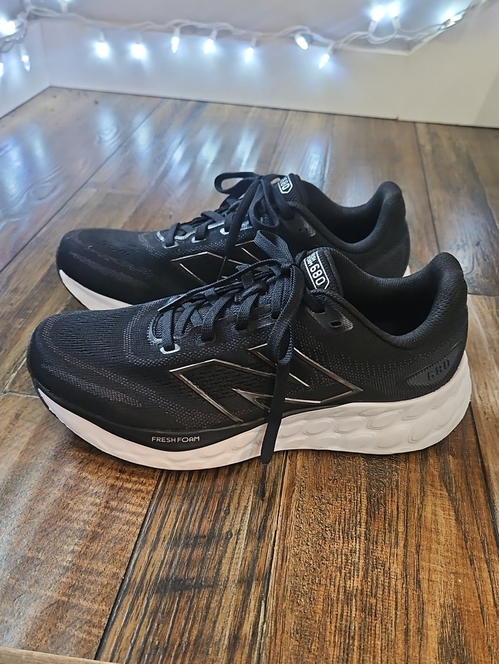 New Balance Fresh Foam 680 Black‎ and White Fresh Foam Running Shoes
